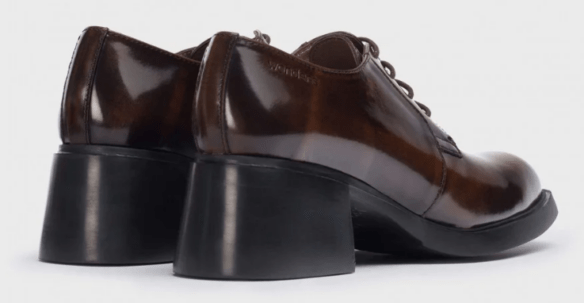 Soulier à talon bloc pour femme en cuir brun lustré